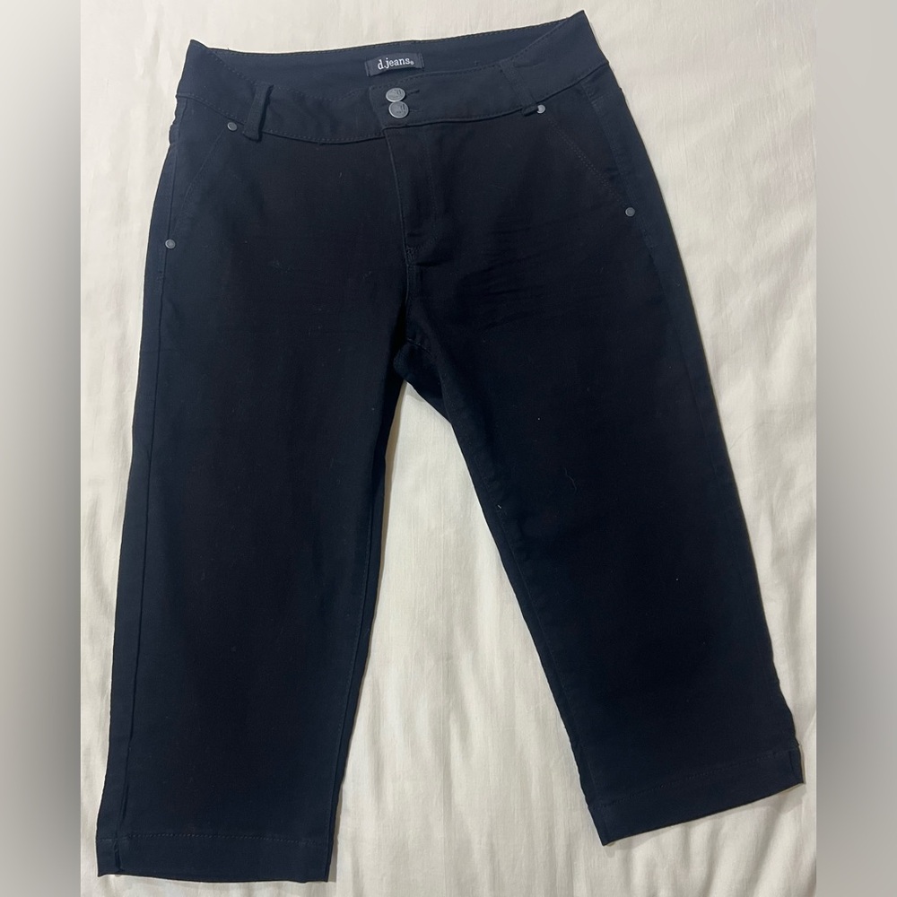 d.jeans Black chic stretch Capri pants Women’s Sz 8 -Ideal for everyday style